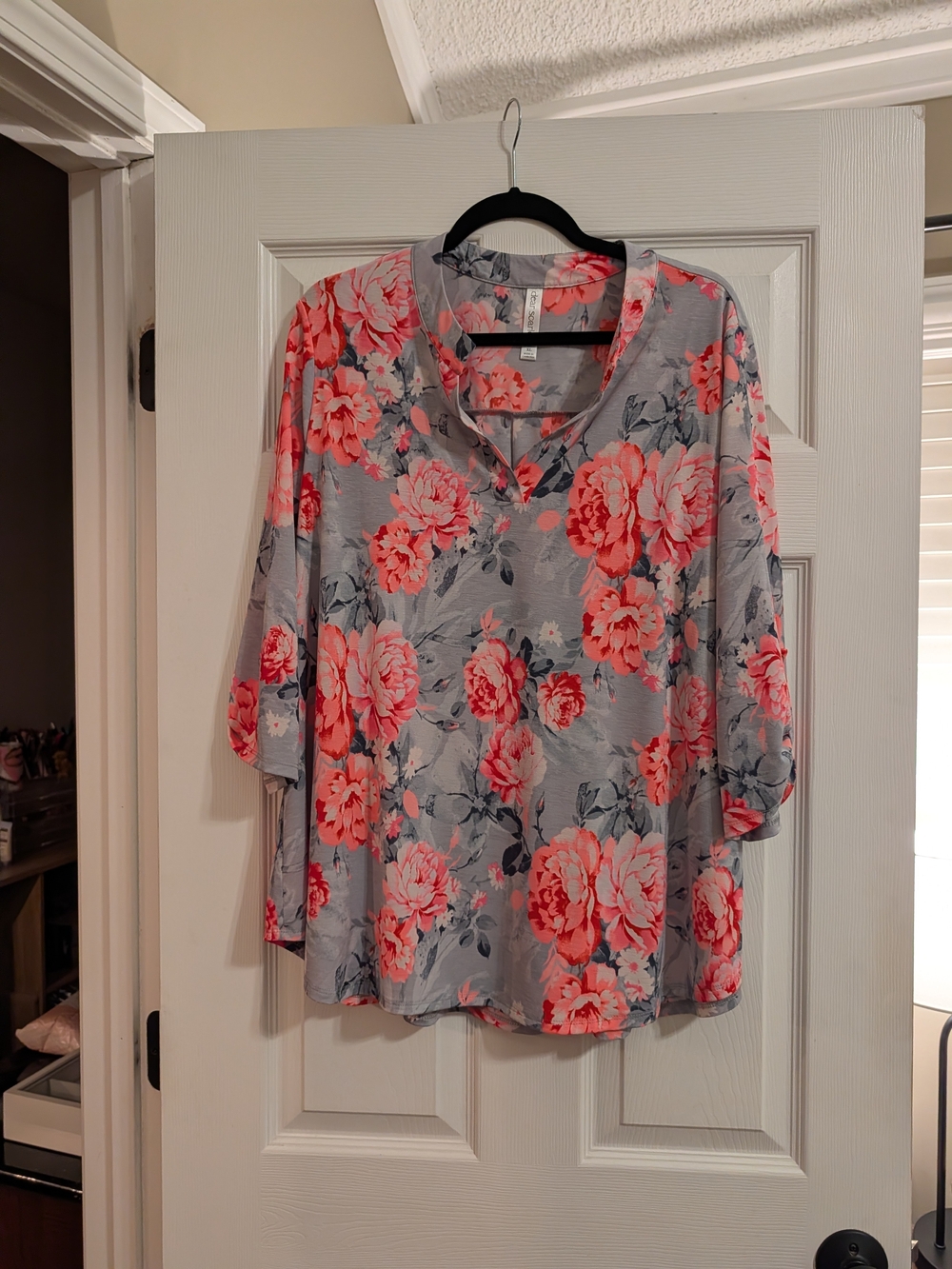 Dear Scarlett Women’s Floral V-Neck Tunic Top - Gray with Coral Pink Flowers